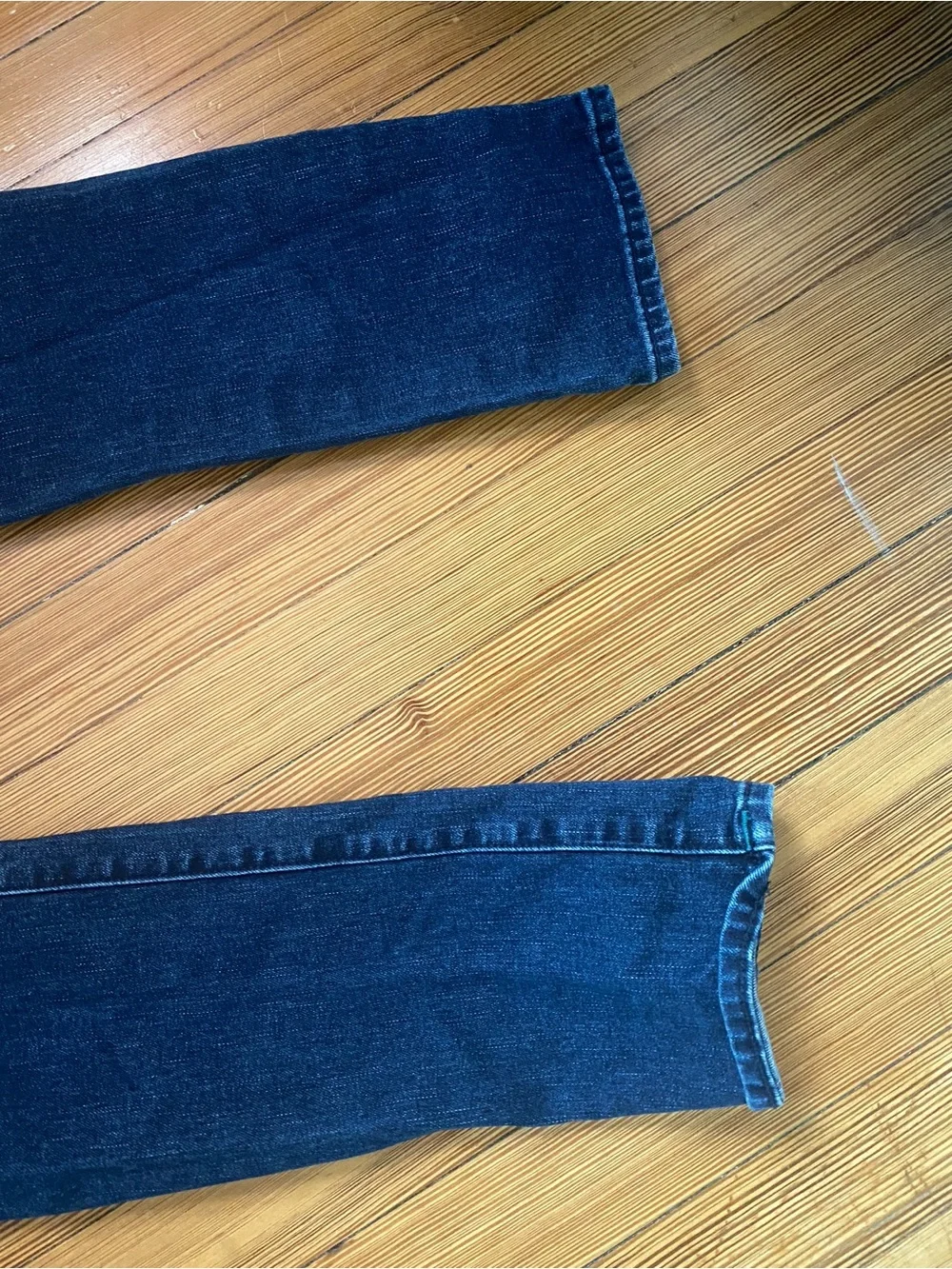 True Religion Men’s Dark Blue Denim Jeans with White Label - relaxed skinny